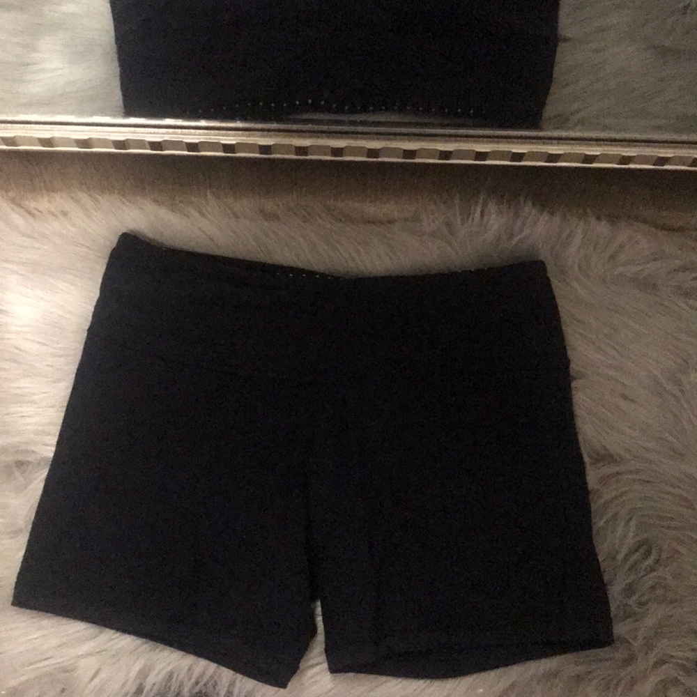 REVERSIBLE LULULEMON BOOTY SHORTS